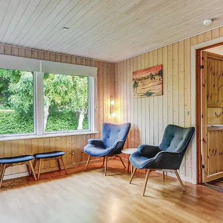 Three-bedroom Holiday In *