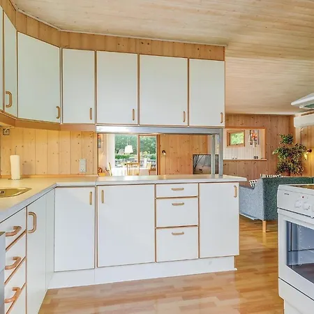 Three-bedroom Holiday In * Dannemare